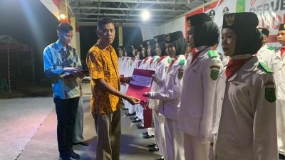 Meriah! Malam Resepsi HUT RI Ke-81 di Kec. Enok Diwarnai Penyerahan Piagam Paskibraka
