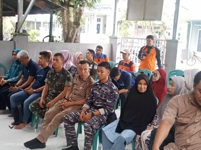 Peltu Nofiandi Dampingi Kunjungan Kerja Bupati Inhil di Reteh, Bantuan Korban Kebakaran Diserahkan