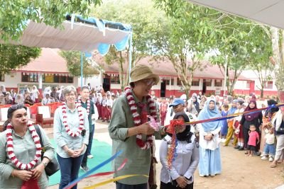 principal-director-pt-socfindo-nyoya-luluk-williams-resmikan-renovasi-bangunan-sdn-112322-labura