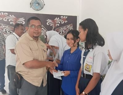 pt-socfindo-aek-pamienke-salurkan-beasiswa-kepada-400-siswa-berprestasi