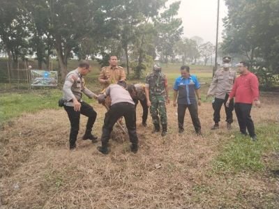 Sambut Hari Sumpah Pemuda, Babinsa Koramil 01/Rumbai Bersama Warga Perkuat Semangat Gotong Royong
