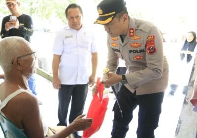 semarak-kemerdekaan-kapolres-labuhanbatu-berbagi-kebahagiaan-31-paket-sembako-diserahkan-ke-panti