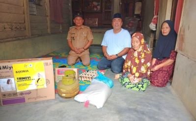 terharu-trinovi-sitorus-ganti-seluruh-barang-nenek-ngatini-yang-dicuri-maling-di-gunung-melayu