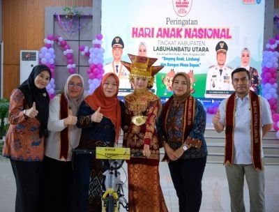 trinovi-sitorus-serahkan-enam-sepeda-untuk-anak-hebat-di-hari-anak-nasional-2026