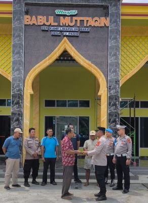 Usai Gelar OSN, Polsek Kualuh Hulu Salurkan Bantuan Renovasi Masjid Babul Muttaqin di Tanjung Pasir